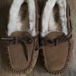 UGG Dakota Slipper- Model 5296
